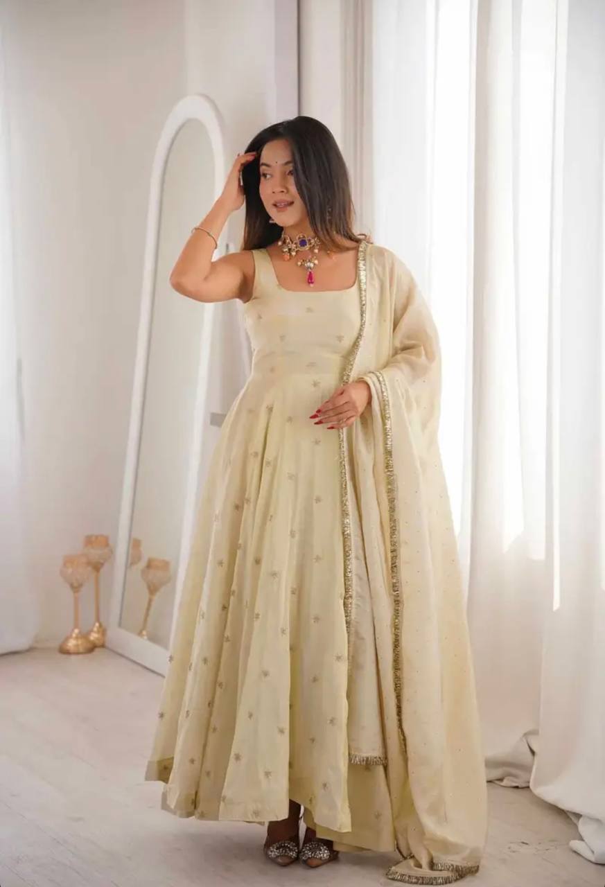 Piya Ivory Suit Set