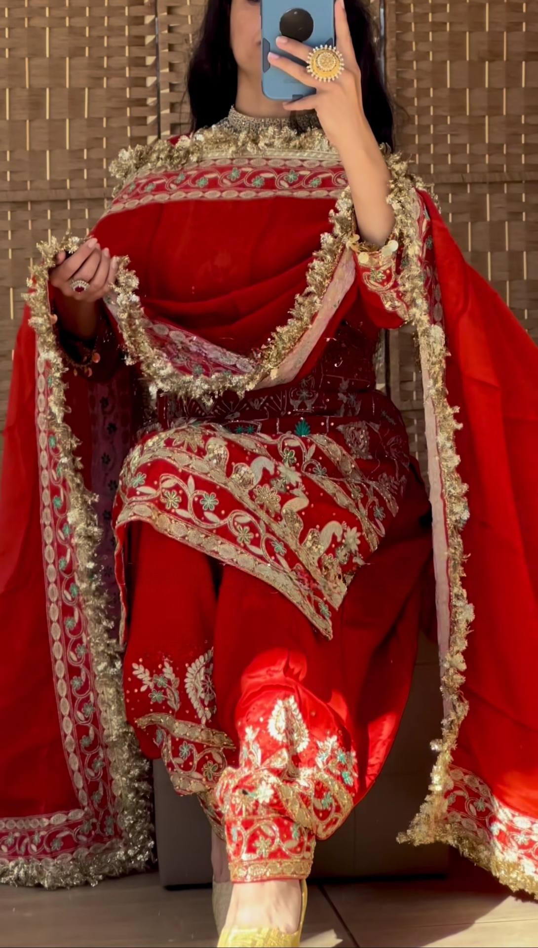 Avenra Crep Dhoti Elegance Set