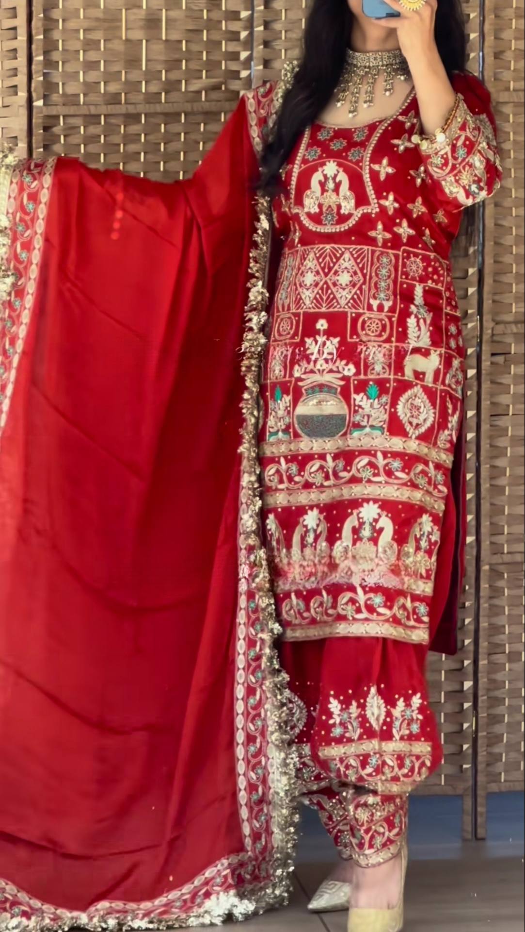 Avenra Crep Dhoti Elegance Set