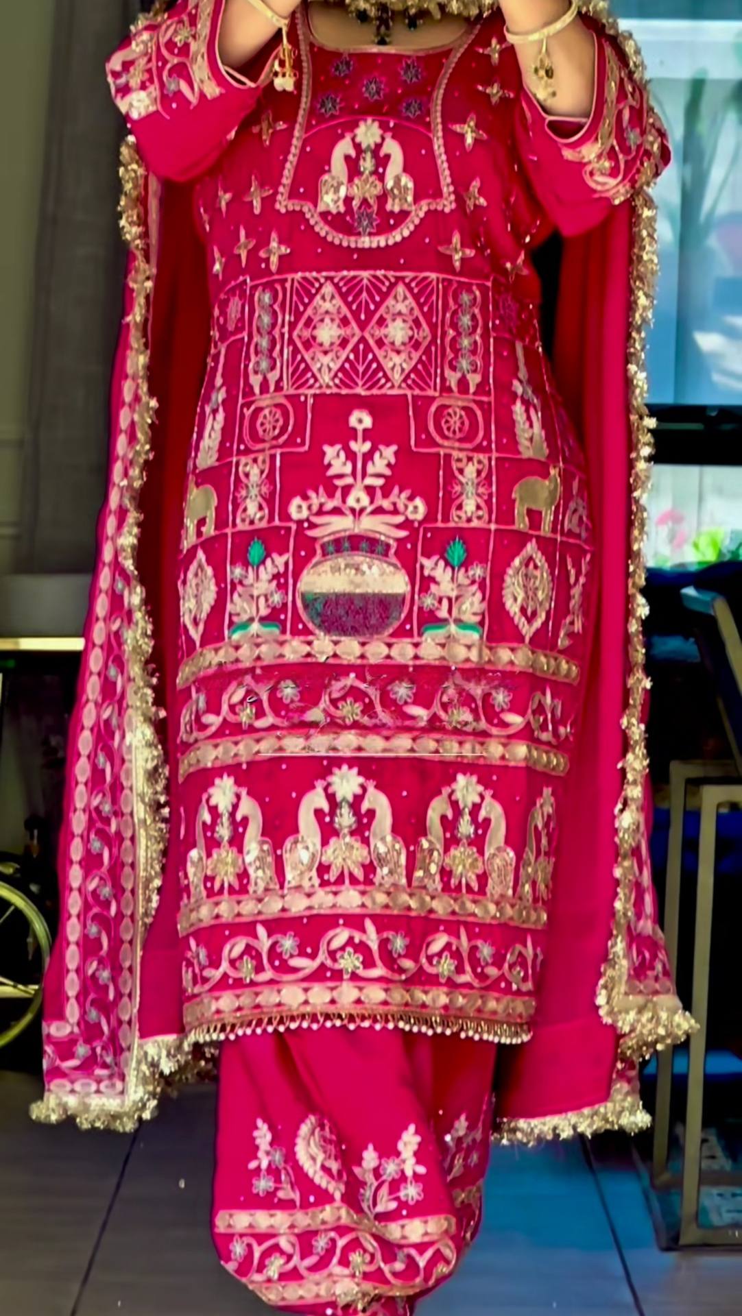 Avenra Crep Dhoti Elegance Set
