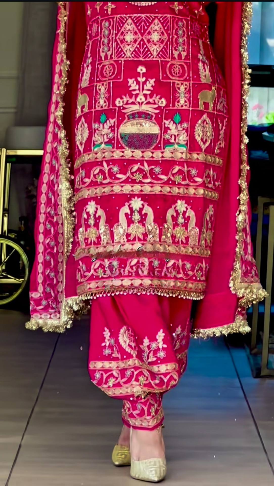 Avenra Crep Dhoti Elegance Set