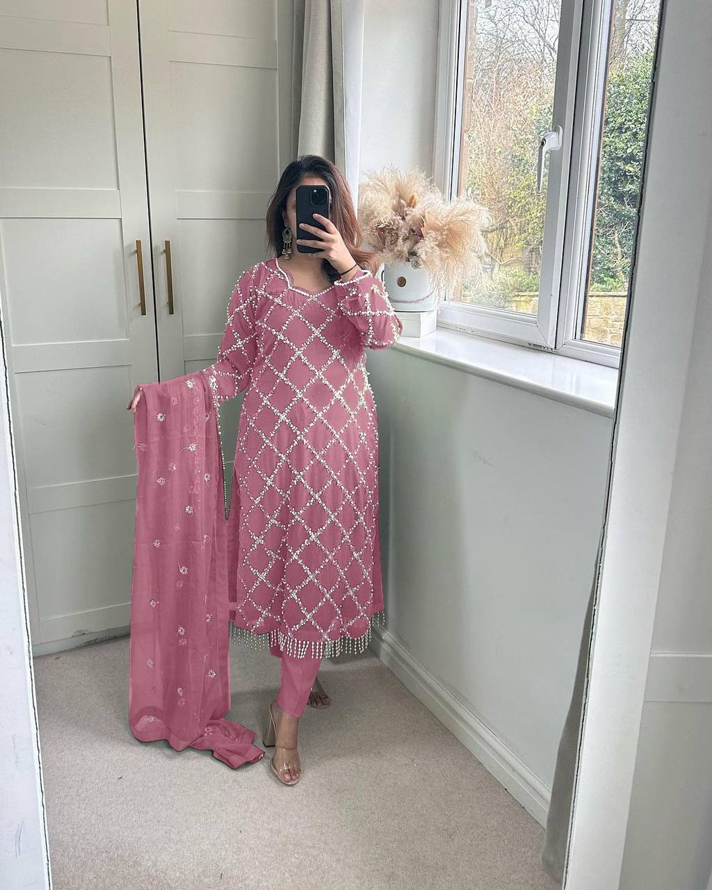 Kiara Fox Georgette Handwork Suit Set