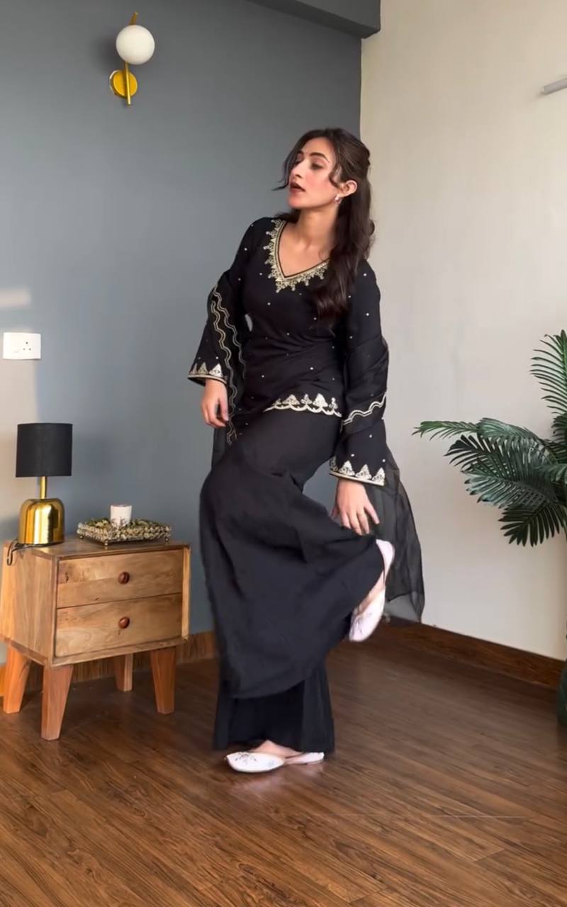 Zyvira Noor Sharara Set