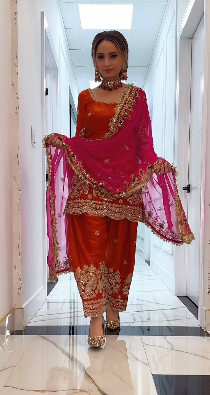 Zehvika Crushi Silk Farshi Set