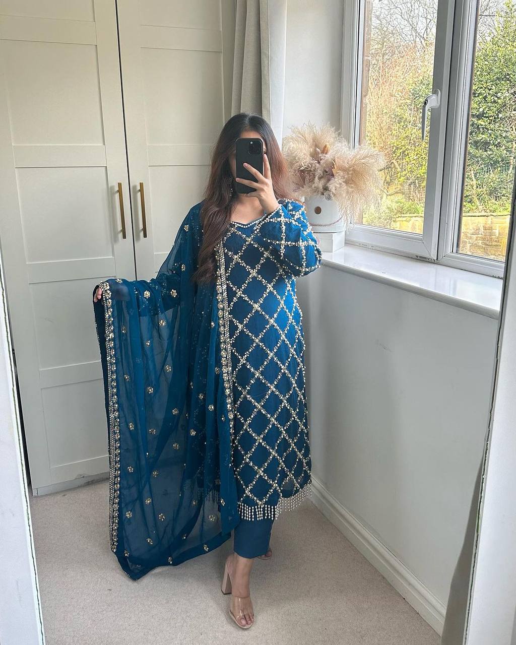 Kiara Fox Georgette Handwork Suit Set