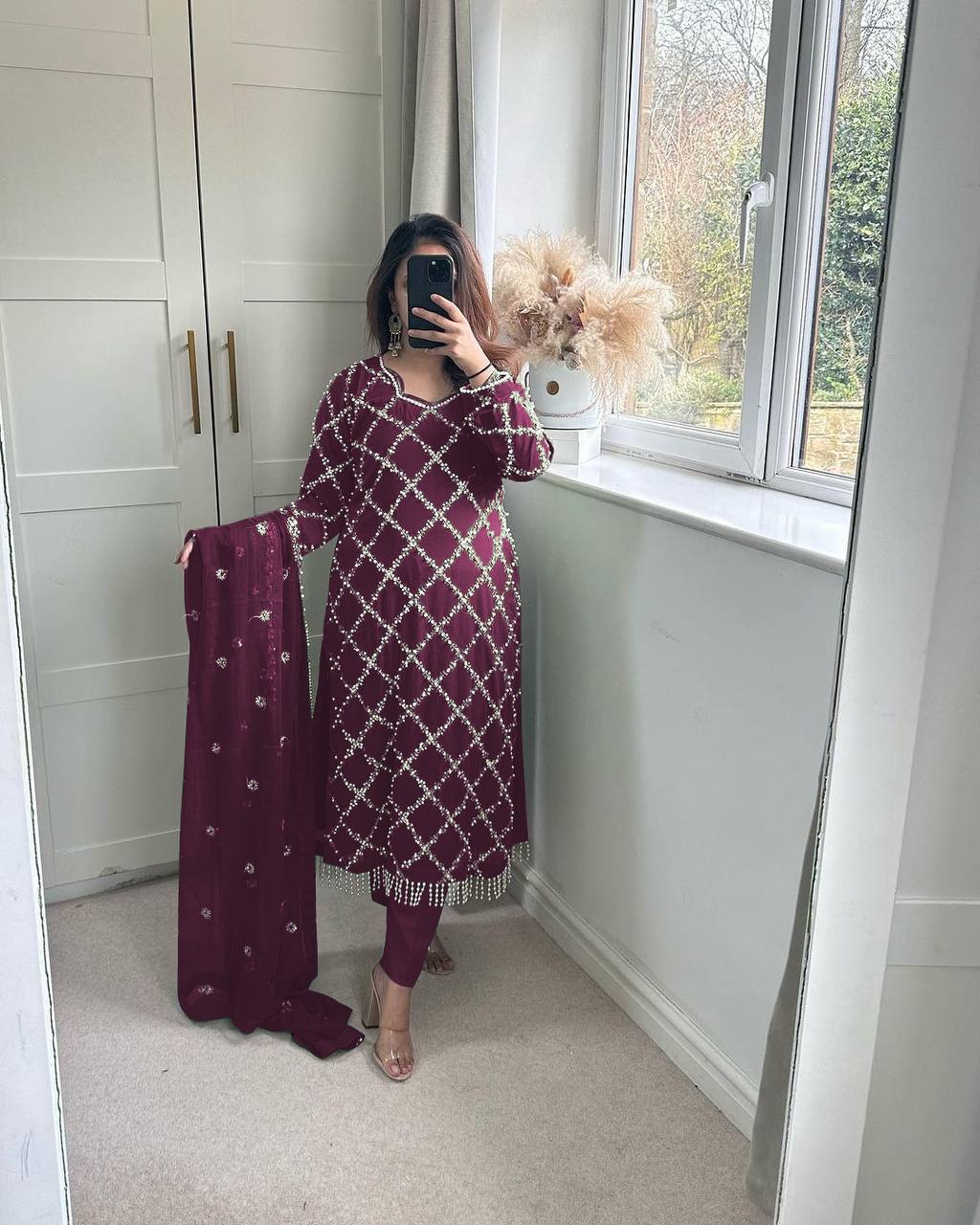 Kiara Fox Georgette Handwork Suit Set