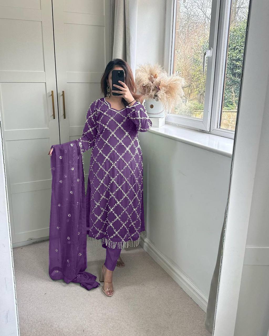 Kiara Fox Georgette Handwork Suit Set