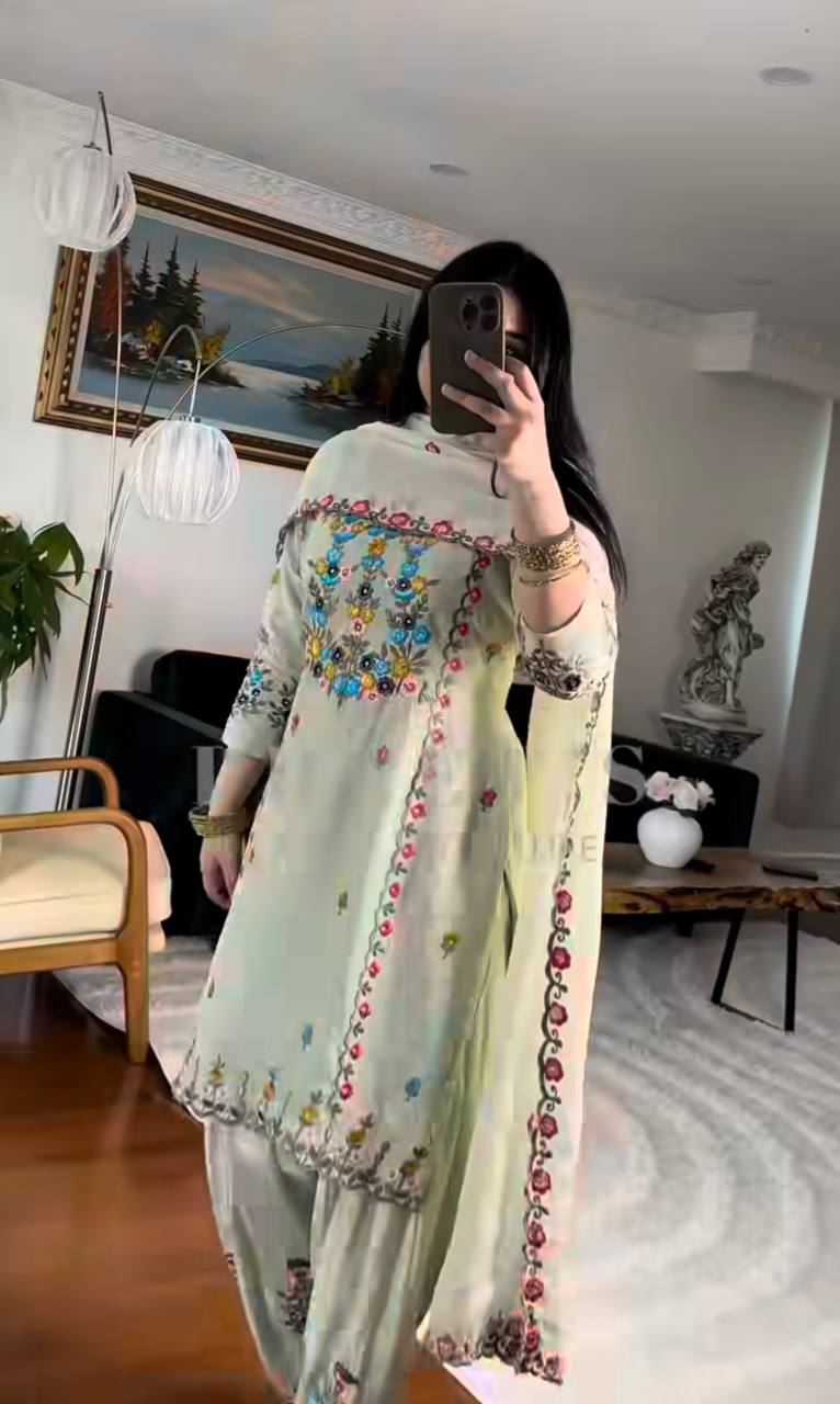 Vareesha Chinnon Dhoti Grace Set