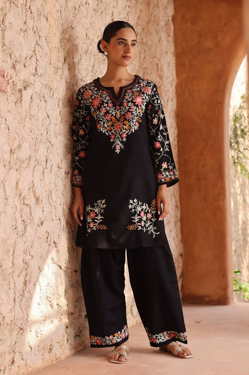 Navira Roman Silk Farshi Set