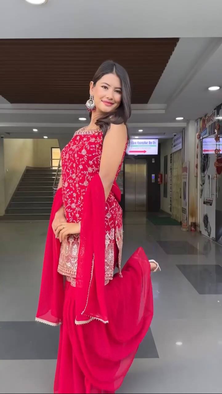 Kiara Festive Glow Ensemble