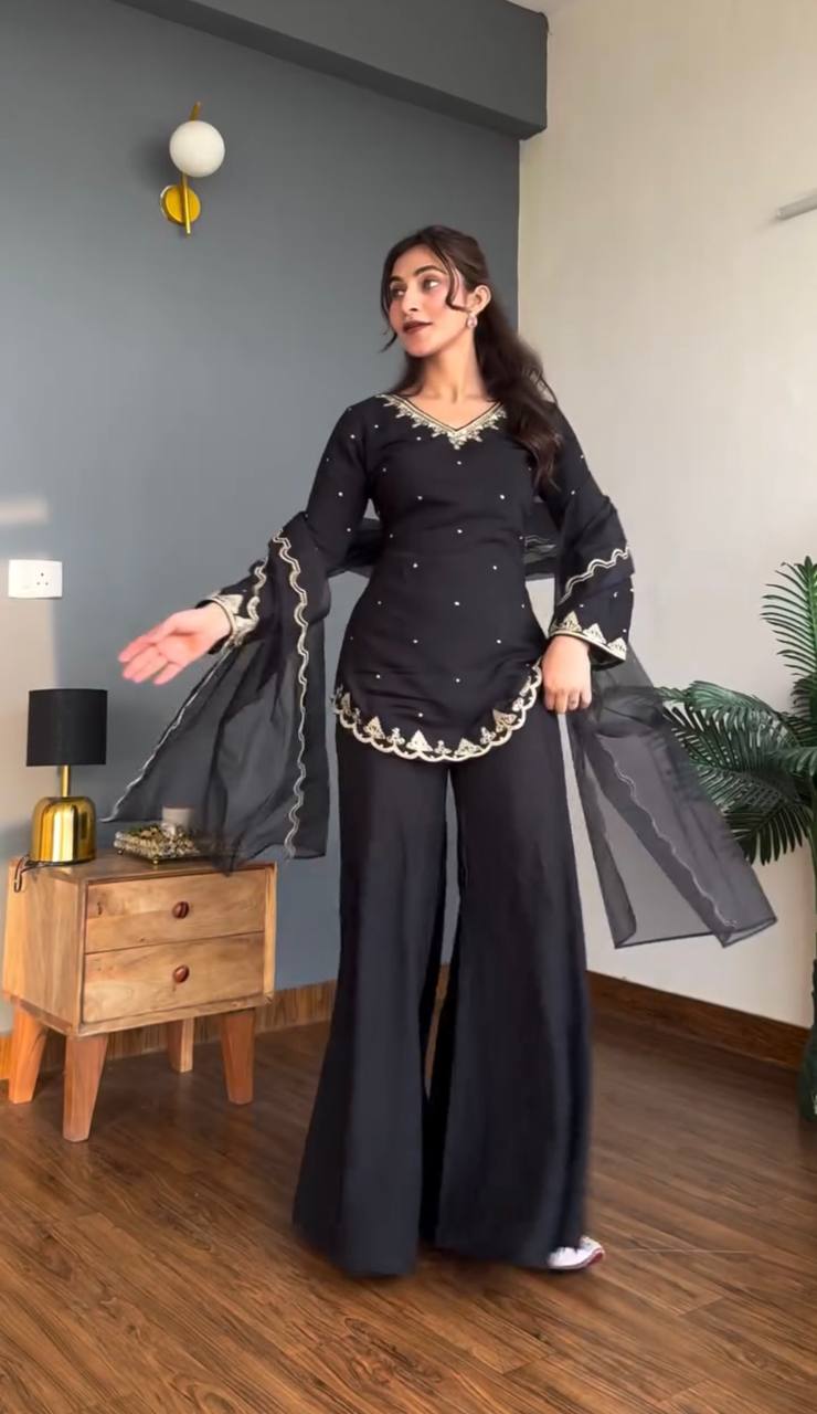 Zyvira Noor Sharara Set