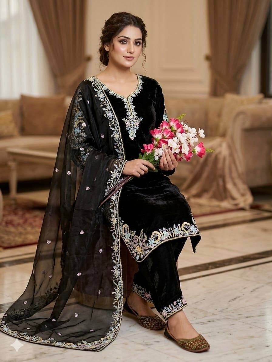 Avyra GMY Silk Embroidered Suit Set