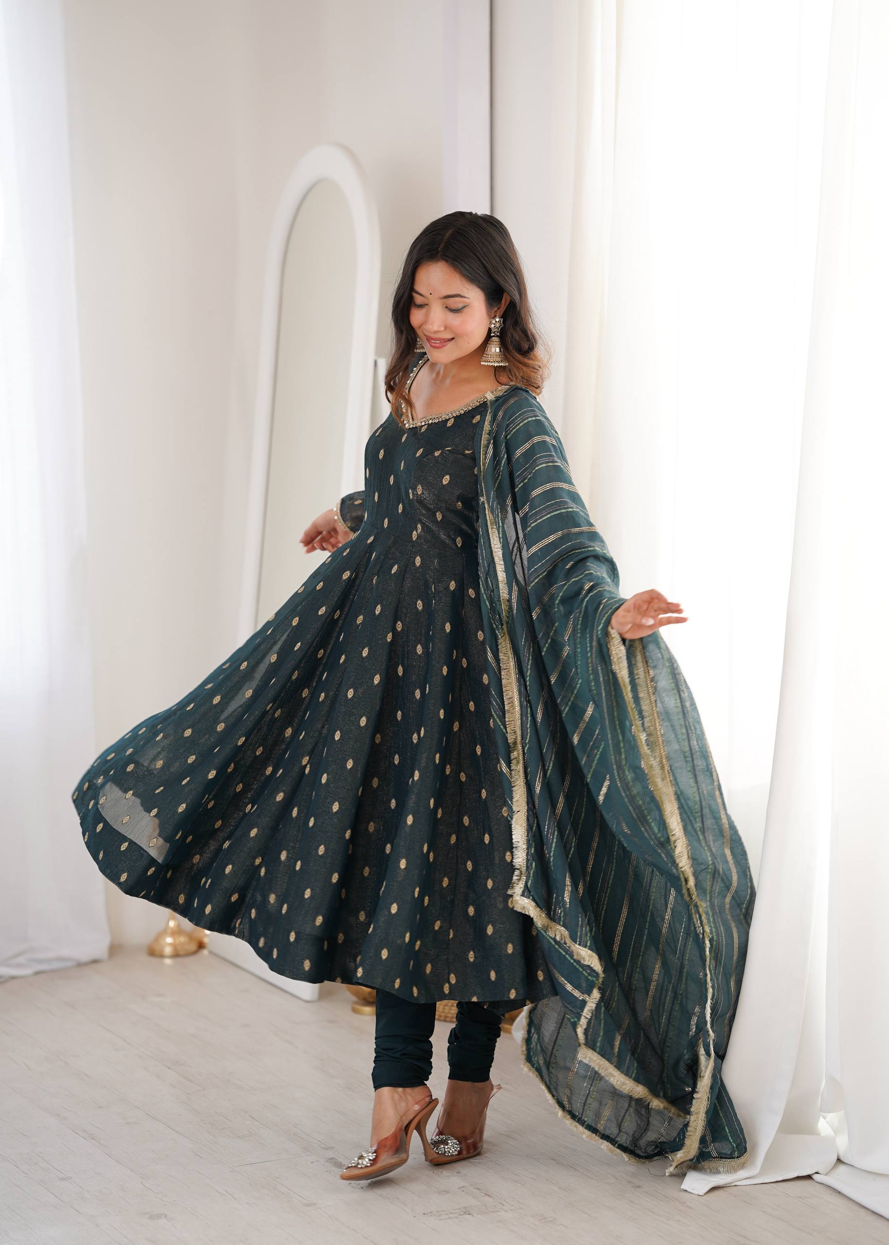 Kiara Crunchy Silk Jacquard Gown Set
