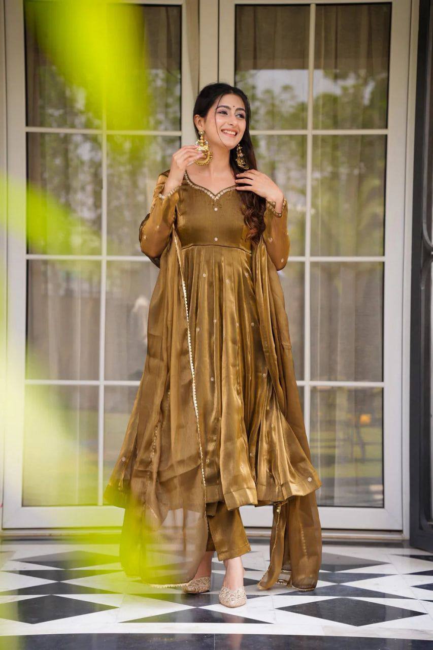 Saira Meher Jimi Choo Graceful Anarkali Suit Set with Lace Dupatta