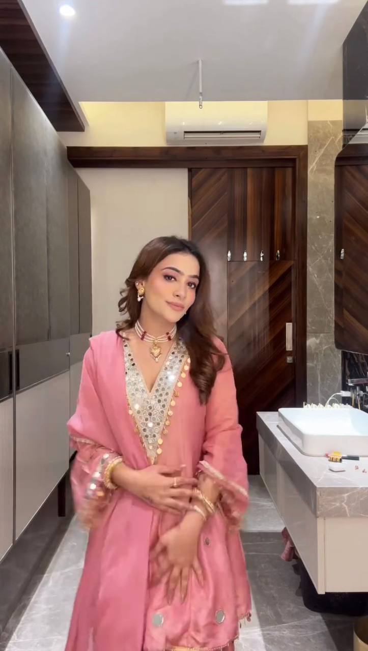 Reyvika Zinnia Salwar Set