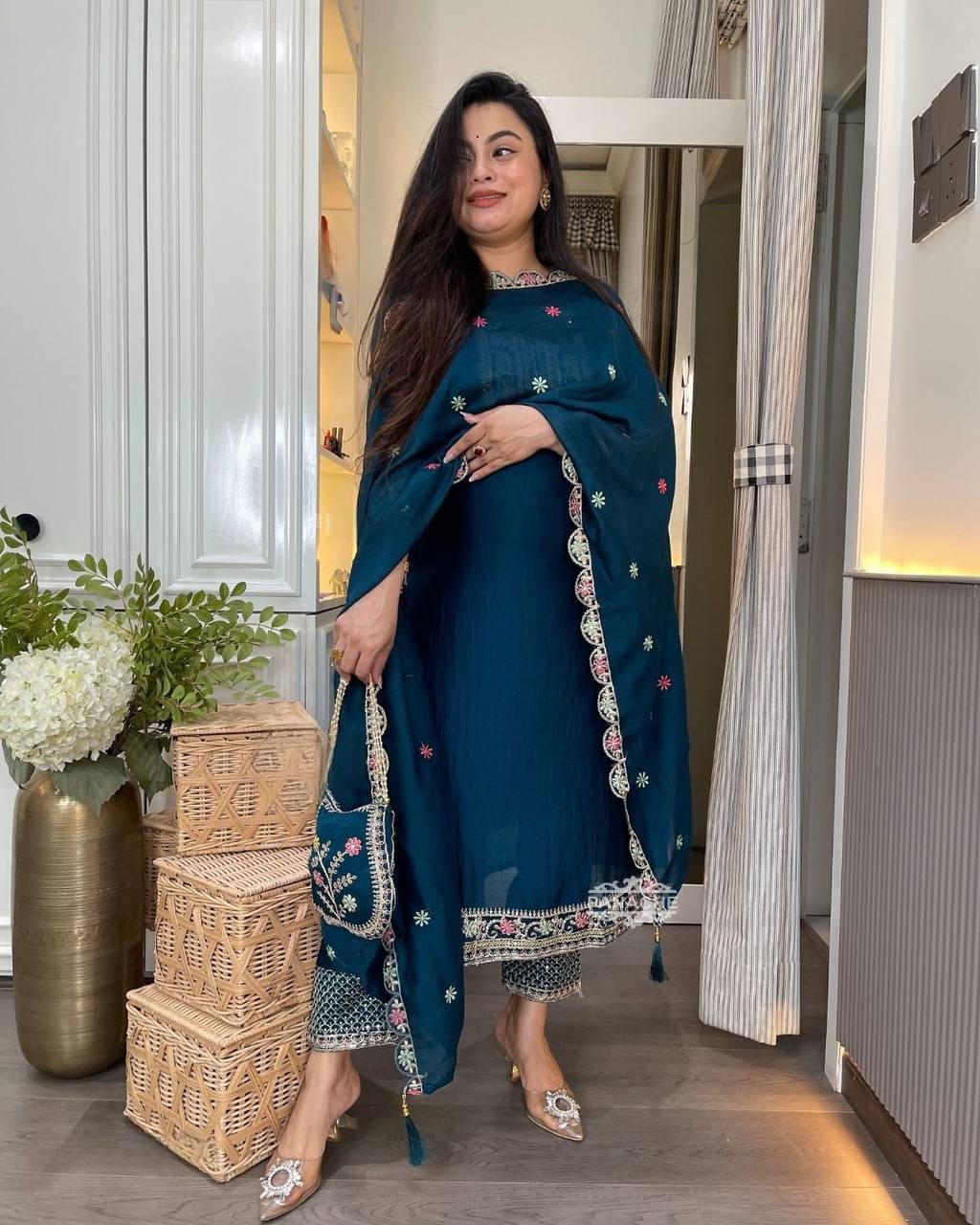 Aarisha Chinon Royale Suit Set