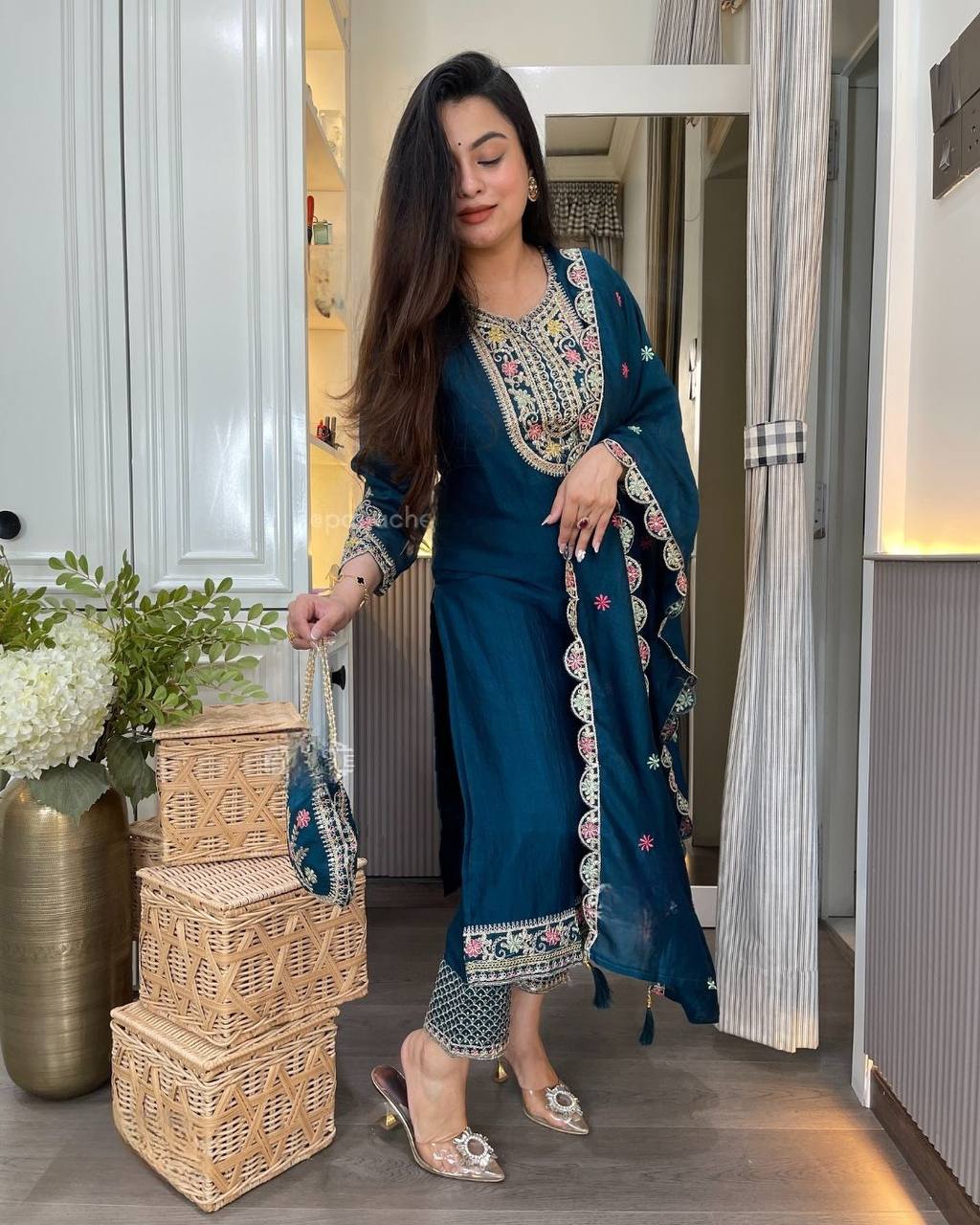 Aarisha Chinon Royale Suit Set