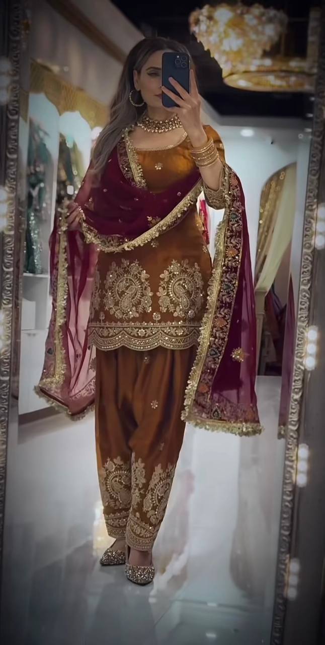 Zehvika Crushi Silk Farshi Set