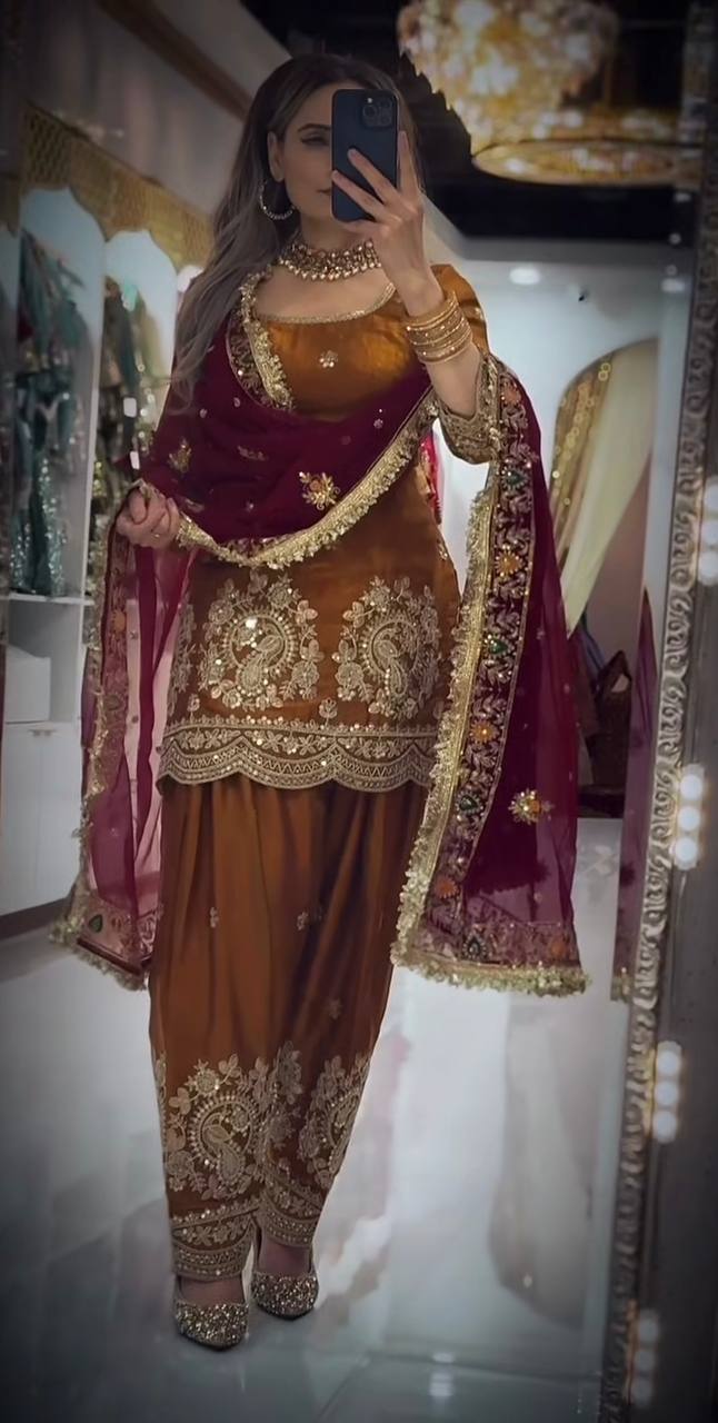 Zehvika Crushi Silk Farshi Set