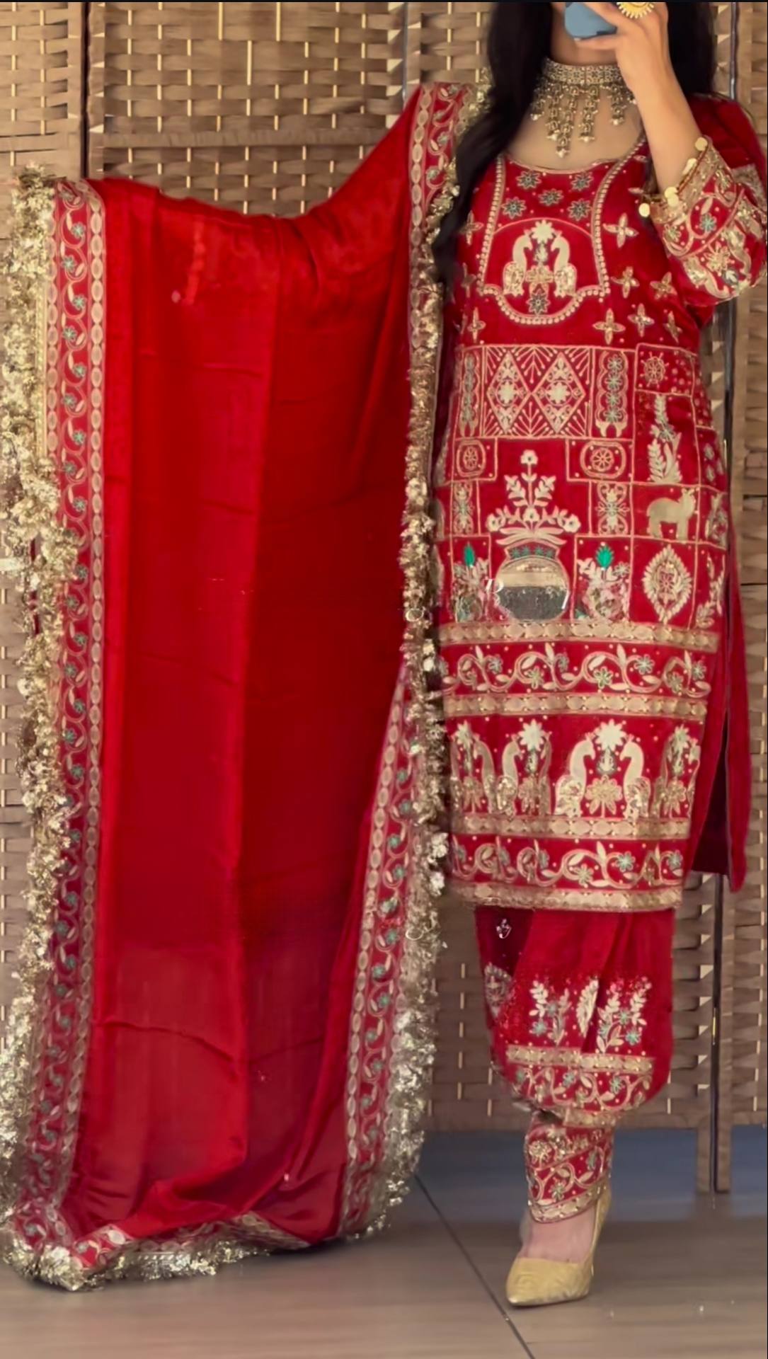 Avenra Crep Dhoti Elegance Set